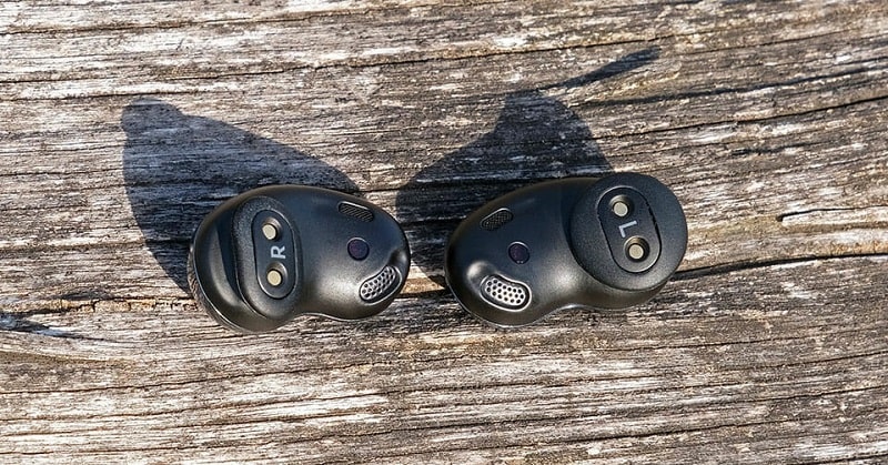 đeo Galaxy Buds Live 
