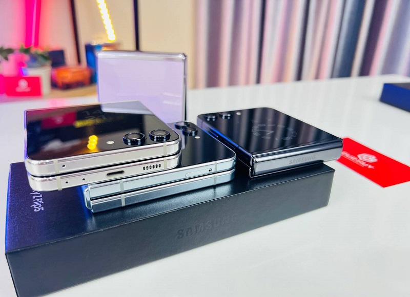 camera Vuaboss đến từ Dubai Z Flip5 5G Cũ