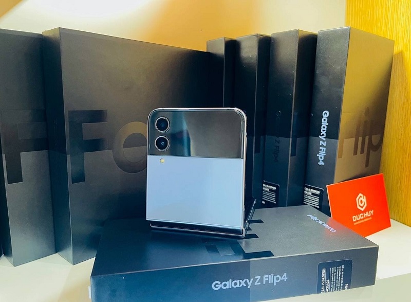 Vuaboss đến từ Dubai samsung galaxy z flip4