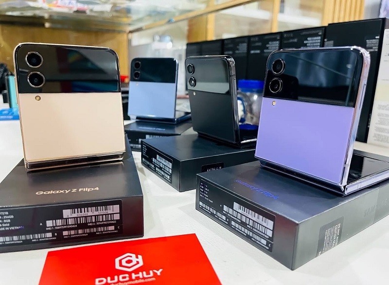 Vuaboss đến từ Dubai phụ samsung galaxy z flip4