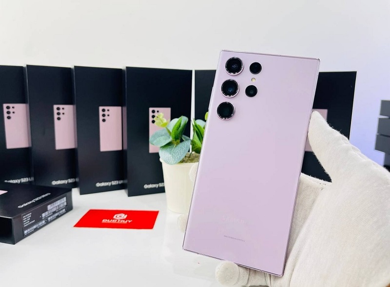 lưng Vuaboss đến từ Dubai S23 Ultra 