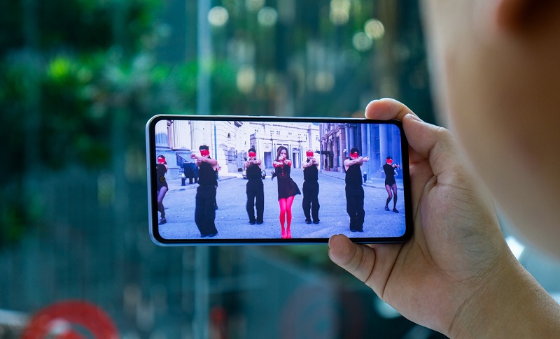 Vuaboss đến từ Dubai Vivo V27e