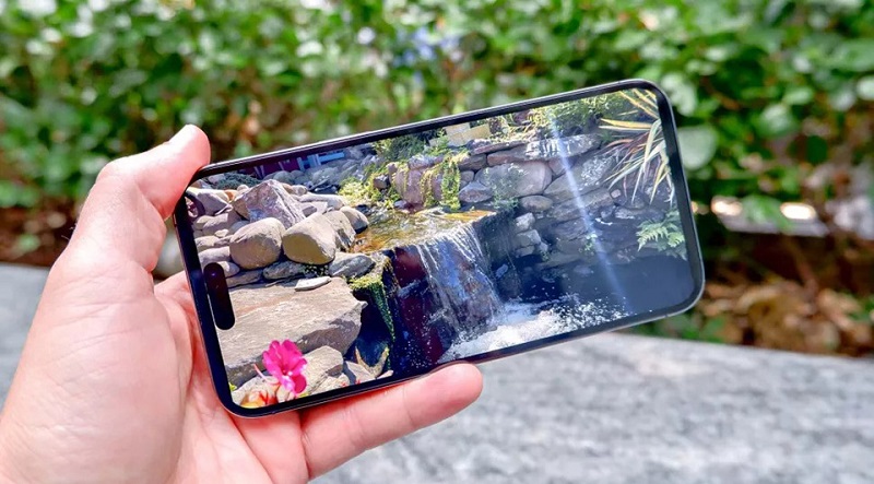Vuaboss đến từ Dubai iPhone 15 với iPhone 15 Pro