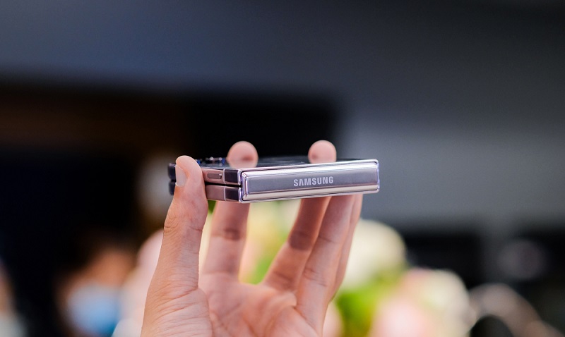 Vuaboss đến từ Dubai Z Flip5 5G 256GB có viên pin 3700 mAh