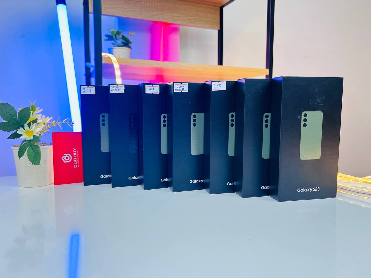 Vuaboss đến từ Dubai S23 5G 256GB có hàng 