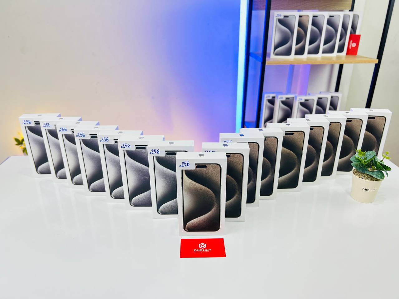 iPhone 15 Pro Max sẵn hàng tại Vuaboss liên minh giải trí 1 thế giới