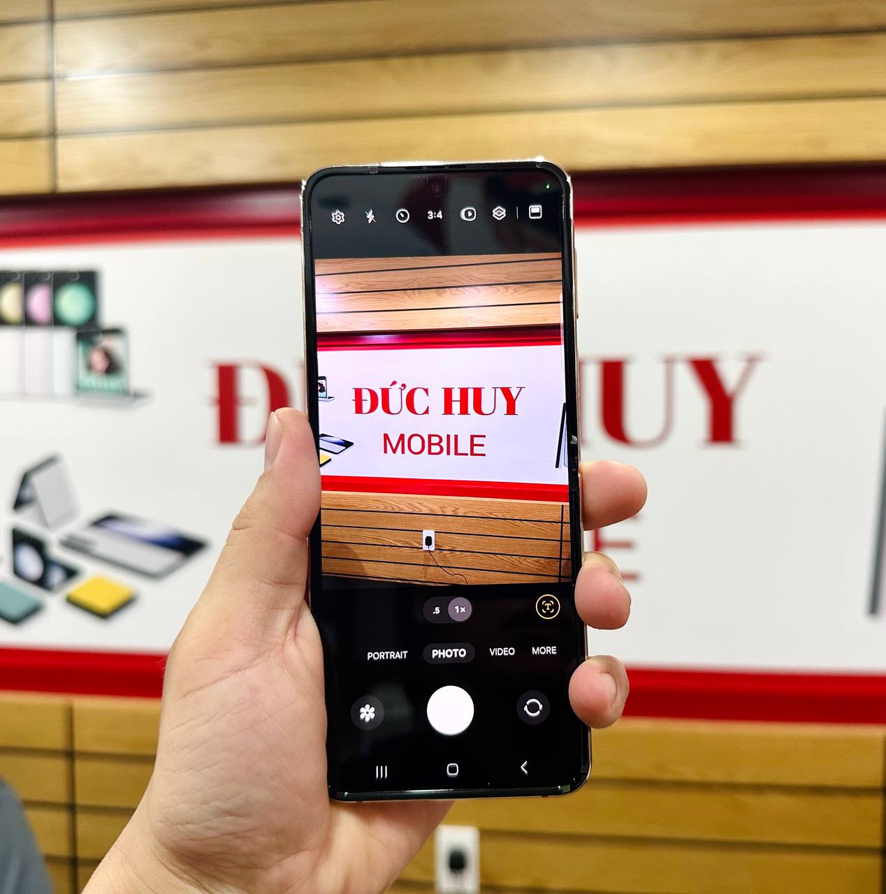 Vuaboss đến từ Dubai Z Flip4 cũ có chất lượng Link Vuaboss mới nhất cực tốt 