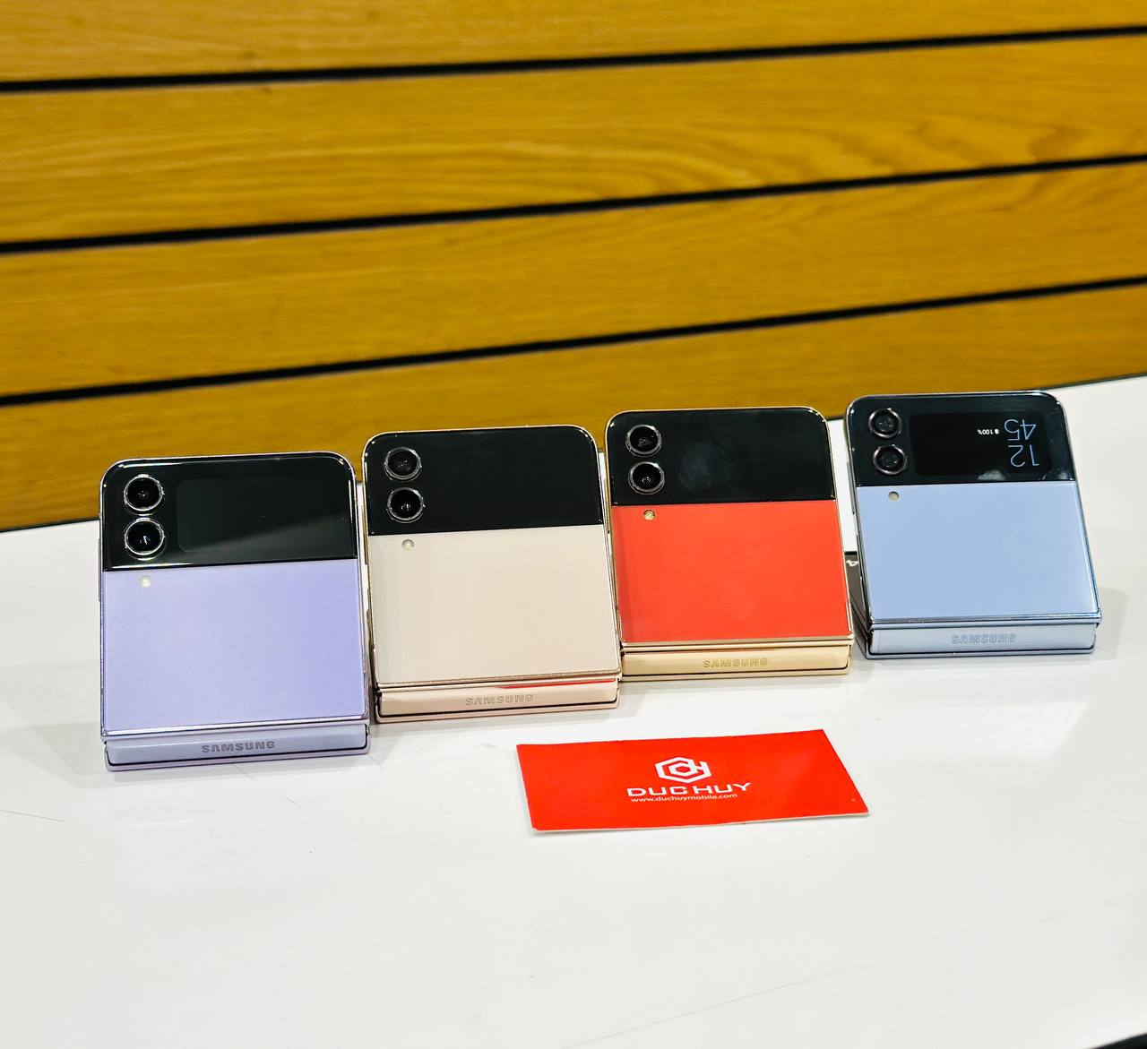 Vuaboss đến từ Dubai Z Flip4 5G cũ sẵn hàng 