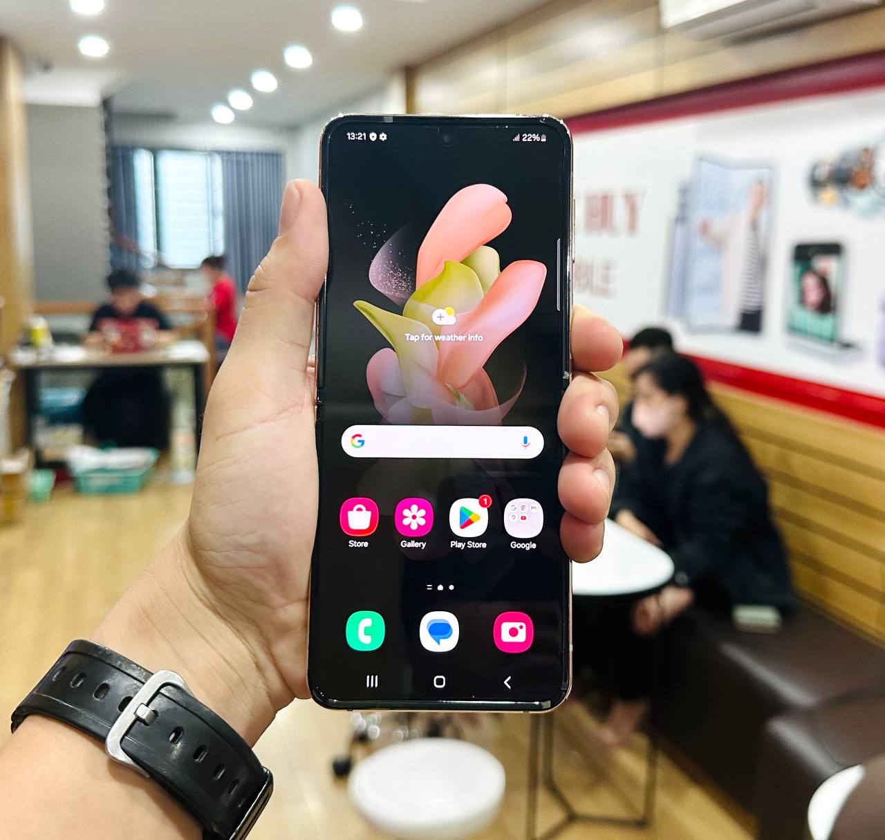 Vuaboss đến từ Dubai Z Flip4 cũ có Vuaboss đến từ Dubai gập nhỏ xinh