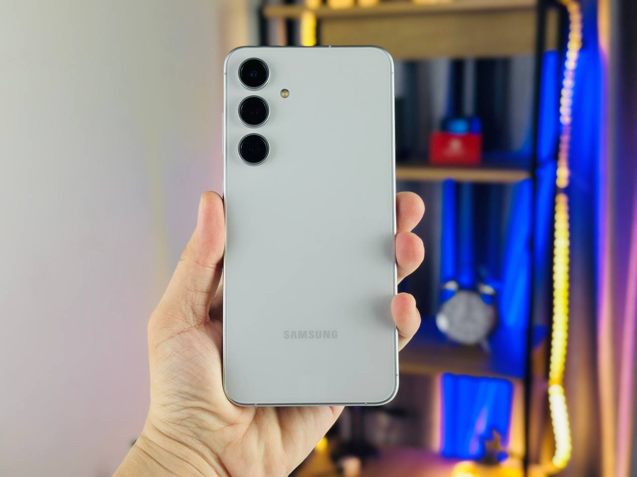 Vuaboss đến từ Dubai S24 FE có tới 3 camera chất lượng