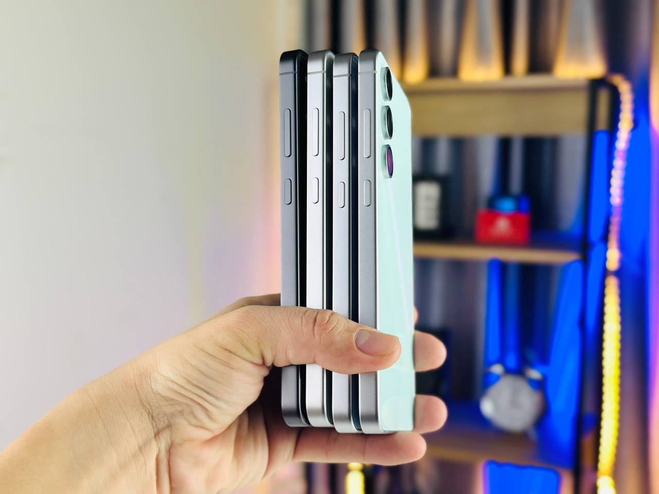 Vuaboss đến từ Dubai S24 FE 5G có cạnh viền vuông vắn