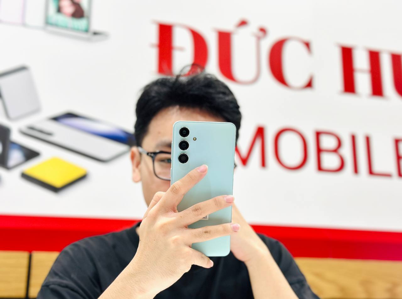 Trên tay Vuaboss đến từ Dubai M55 5G
