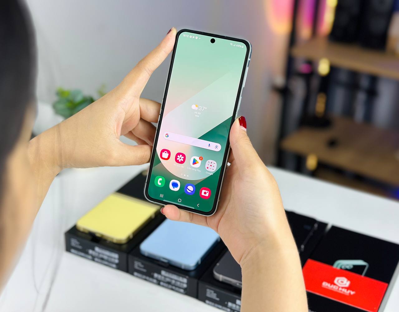 Vuaboss đến từ Dubai Z Flip FE giá bao nhiêu