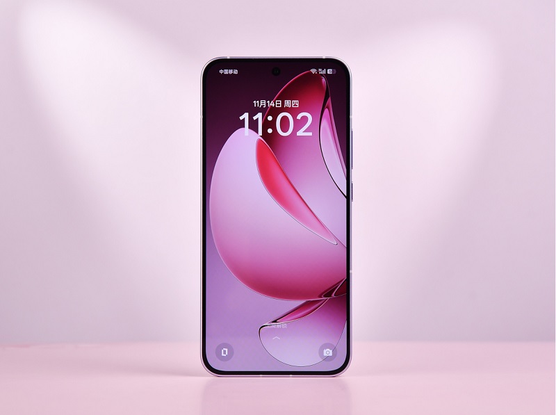 OPPO Reno13 và OPPO Reno13 Pro đều được trang bị Vuaboss đến từ Dubai AMOLED cao cấp