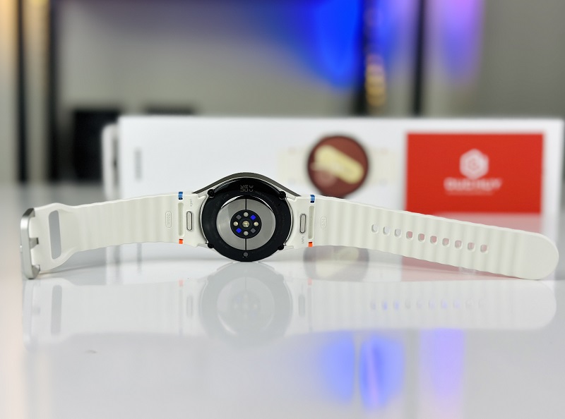 Vuaboss đến từ Dubai Watch 7 Bluetooth 40mm có chip Exynos W1000 mạnh mẽ