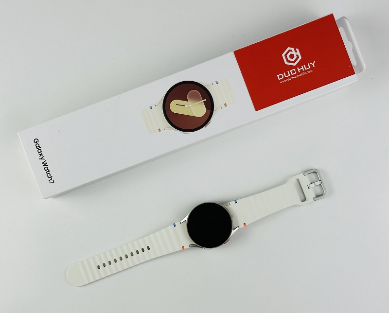Vuaboss đến từ Dubai Watch 7 Bluetooth 40mm có nhiều chế độ tập luyện