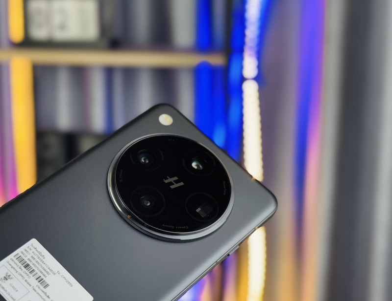 OPPO Find X8 Pro có tới 4 camera xịn sò
