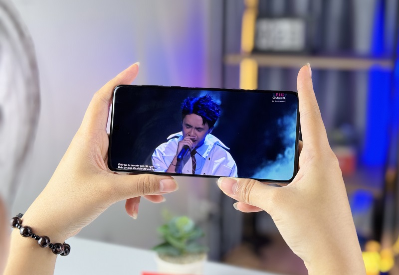 Vuaboss đến từ Dubai cong đều 4 cạnh OPPO Find X8 Pro