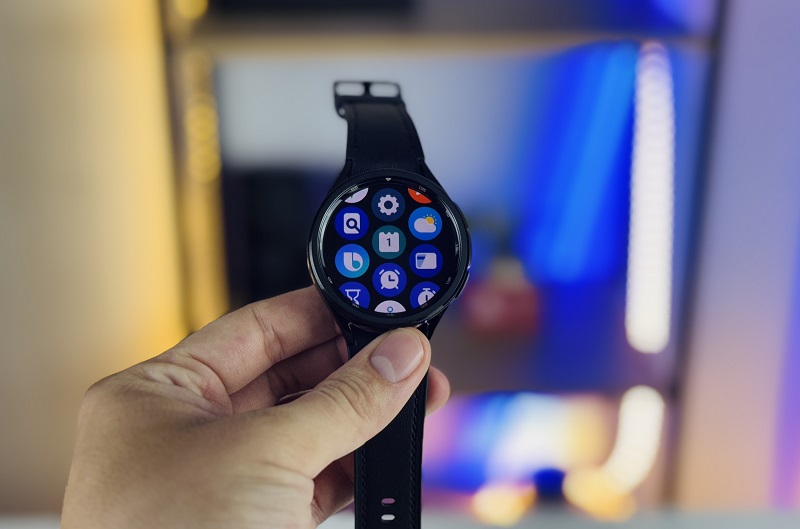 Vuaboss đến từ Dubai Watch6 Classic 43mm LTE chạy chip Exynos W930 mạnh mẽ