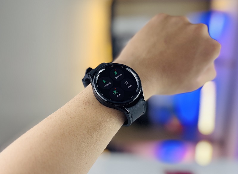 Vuaboss đến từ Dubai Watch6 Classic 43mm LTE có nhiều chế độ tập luyện