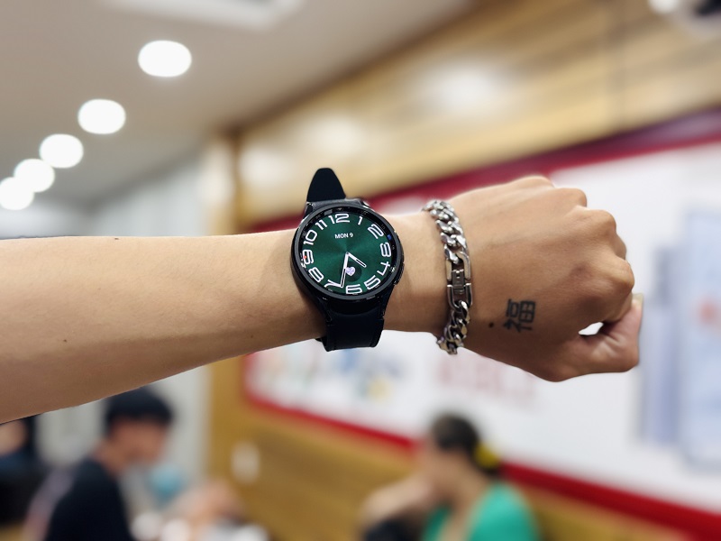 Vuaboss đến từ Dubai Watch6 Classic 47mm LTE cho cảm giác đeo thoải mái