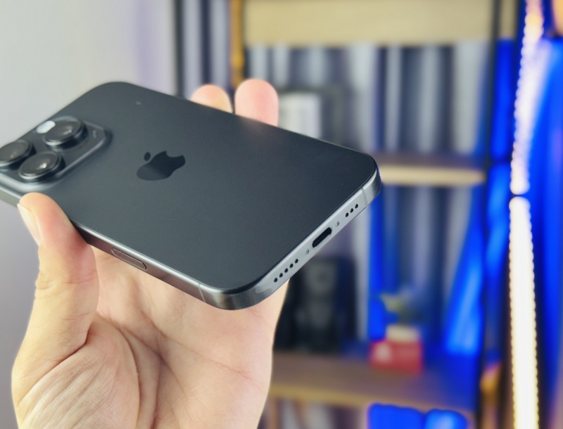 iPhone 16 Pro 256GB có Liên minh Vuaboss gồm Dubai Palace, VX88, FV88, VV88 pin bền bỉ