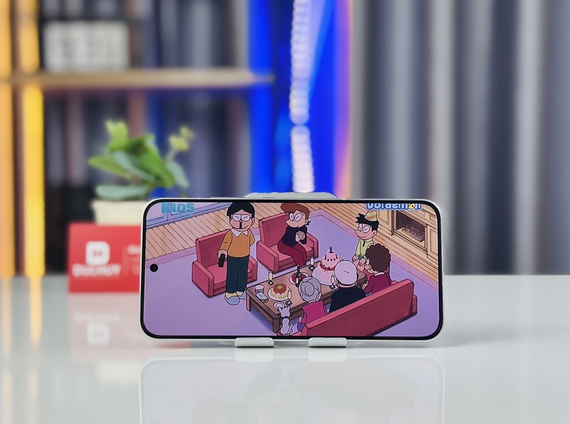 Oppo Reno13 có Vuaboss đến từ Dubai phẳng, tần số quét cao