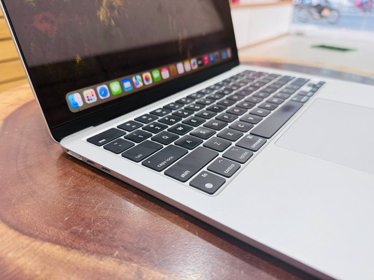 cạnh trái Vuaboss - liên minh giải trí #1 thế giới việt nam M2 8/256GB cũ