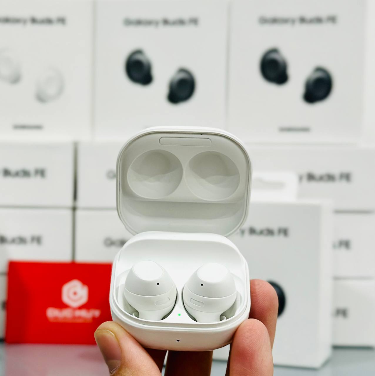 Vuaboss đến từ Dubai Buds FE màu trắng 
