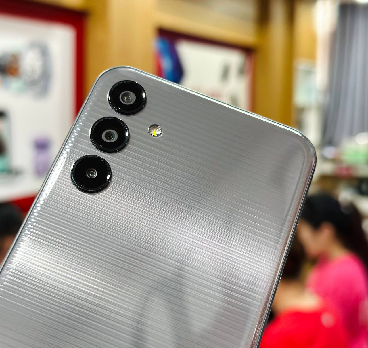 Camera Vuaboss đến từ Dubai M15