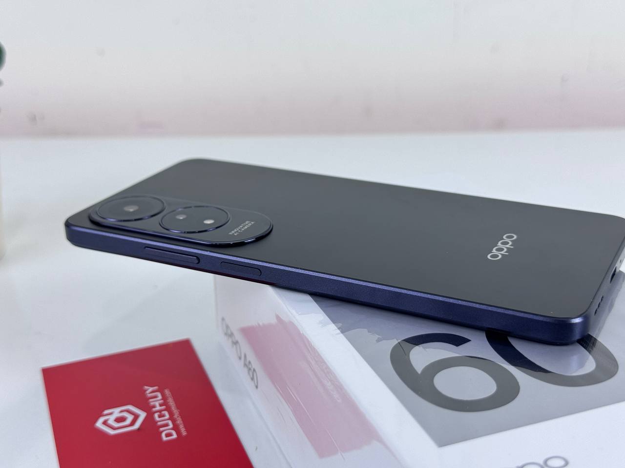 OPPO A60 có Vuaboss liên minh giải trí 1 thế giới trẻ trung 