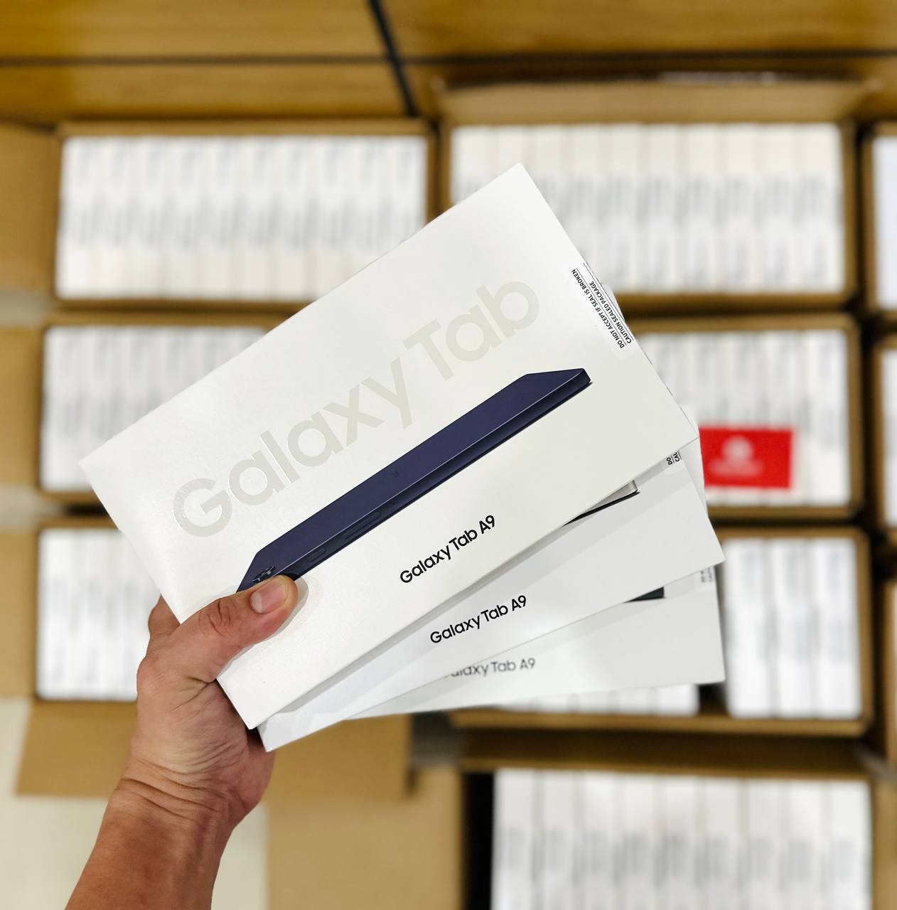 ngoại hình Vuaboss đến từ Dubai Tab A9 nhỏ gọn 