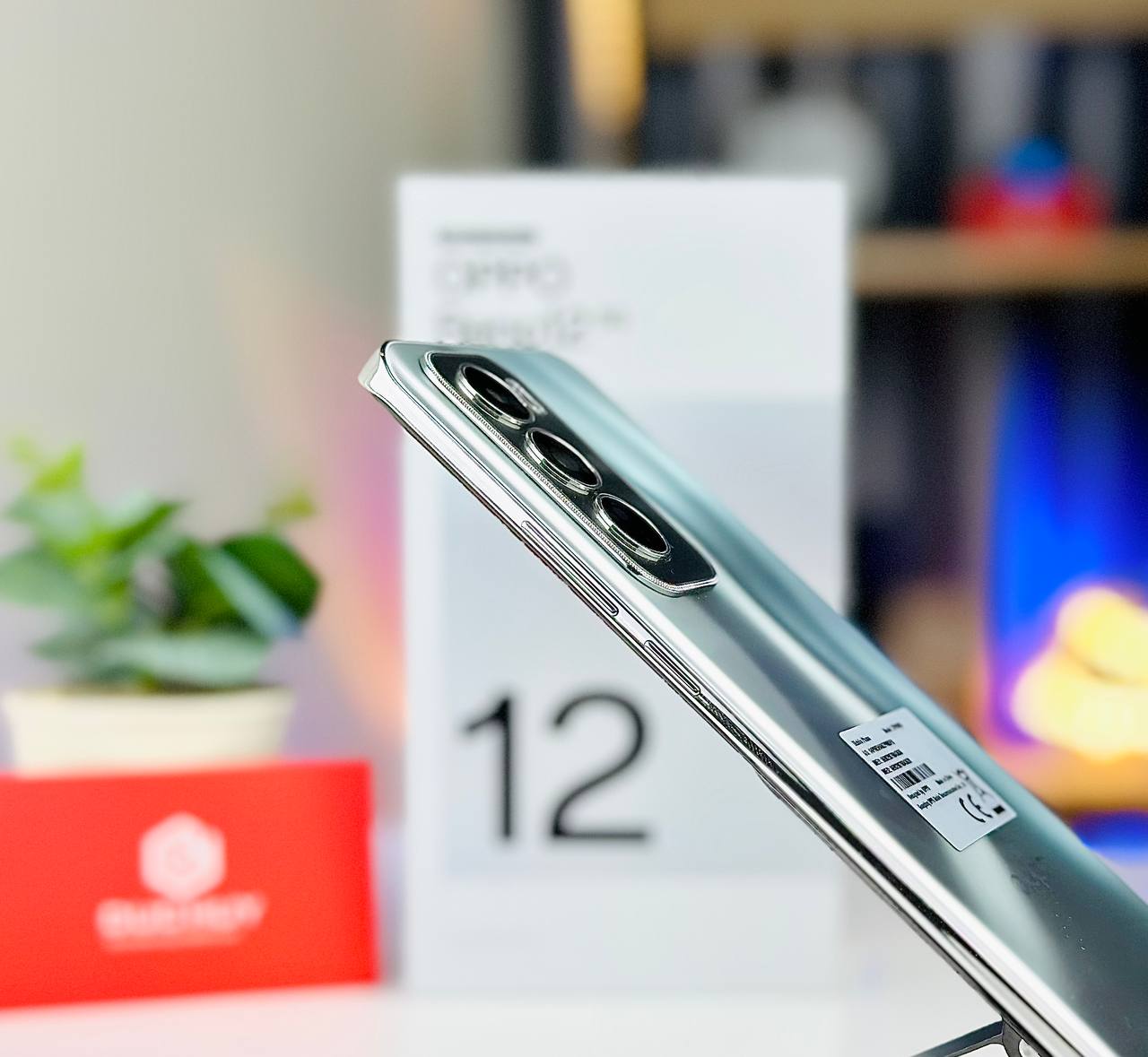 OPPO Reno12 5G có Vuaboss liên minh giải trí 1 thế giới trẻ trung