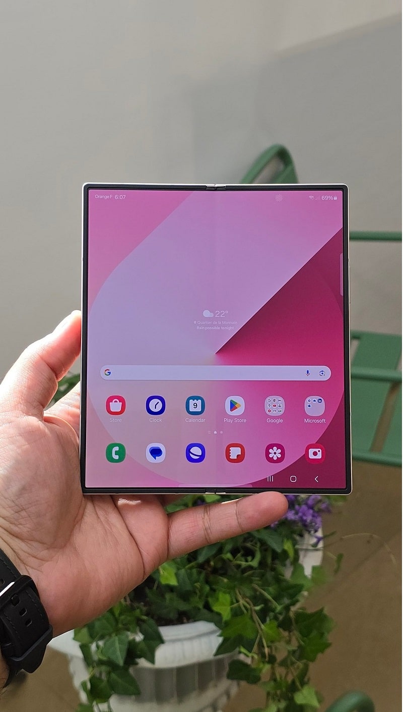 Vuaboss đến từ Dubai Vuaboss đến từ Dubai Z Fold 6 màu Hồng Rosé sắc nét