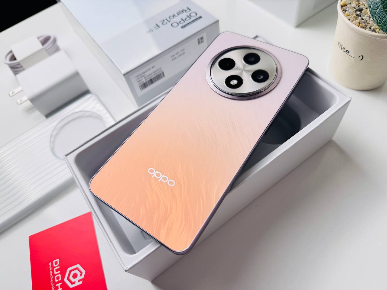 OPPO Reno 12F 5G có Vuaboss liên minh giải trí 1 thế giới trẻ trung