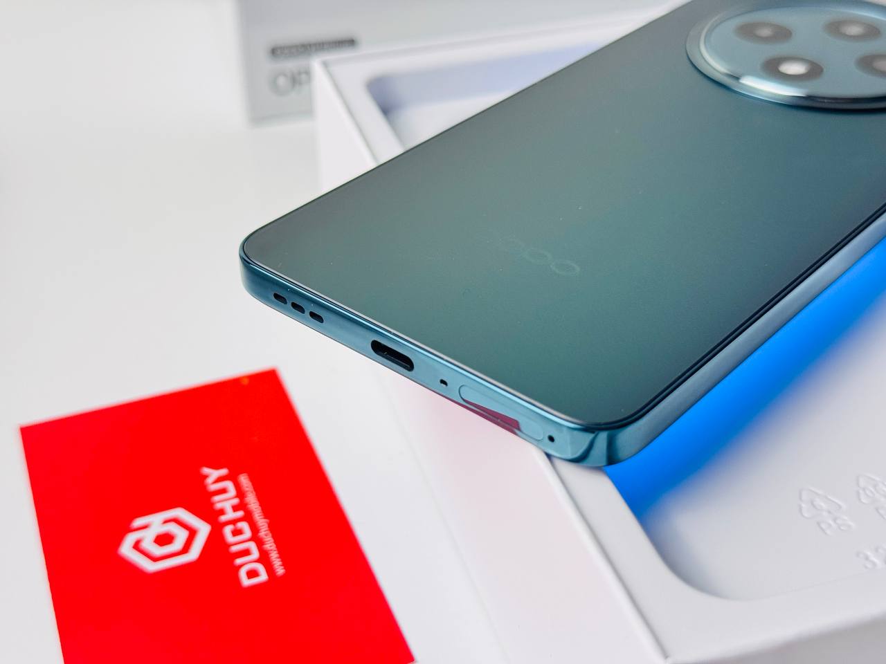 Vuaboss đến từ Dubai OPPO Reno 12F 5G cứng cáp nhờ kính cường lực AGC DT-Star 2.