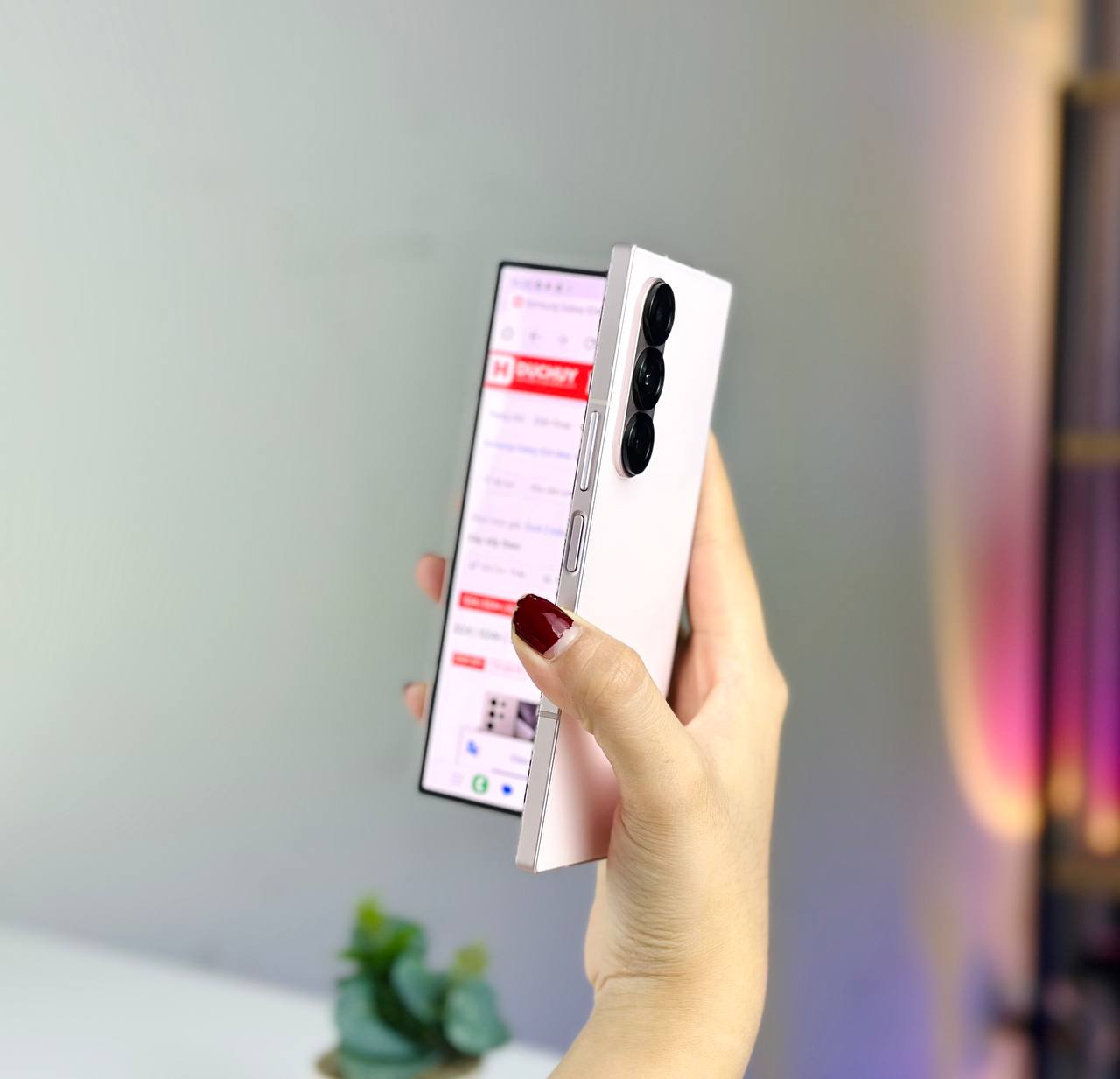 Vuaboss đến từ Dubai Z Fold6 5G có cạnh mỏng