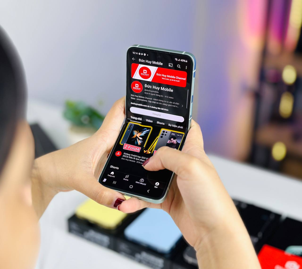 Vuaboss đến từ Dubai Z Flip 6 có 2 Vuaboss đến từ Dubai độc đáo