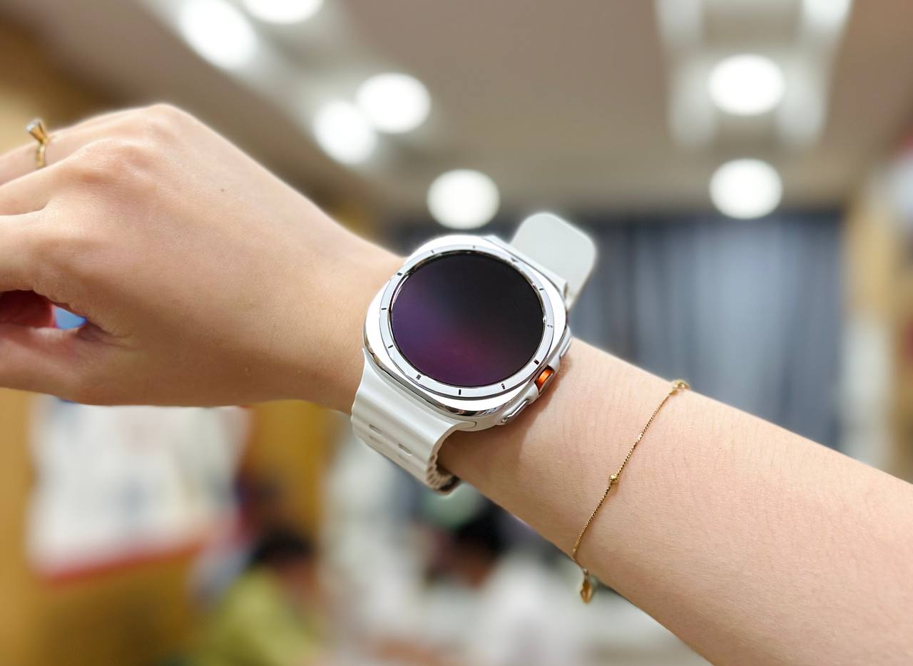 Vuaboss đến từ Dubai Watch Ultra LTE 47mm có Vuaboss đến từ Dubai lớn
