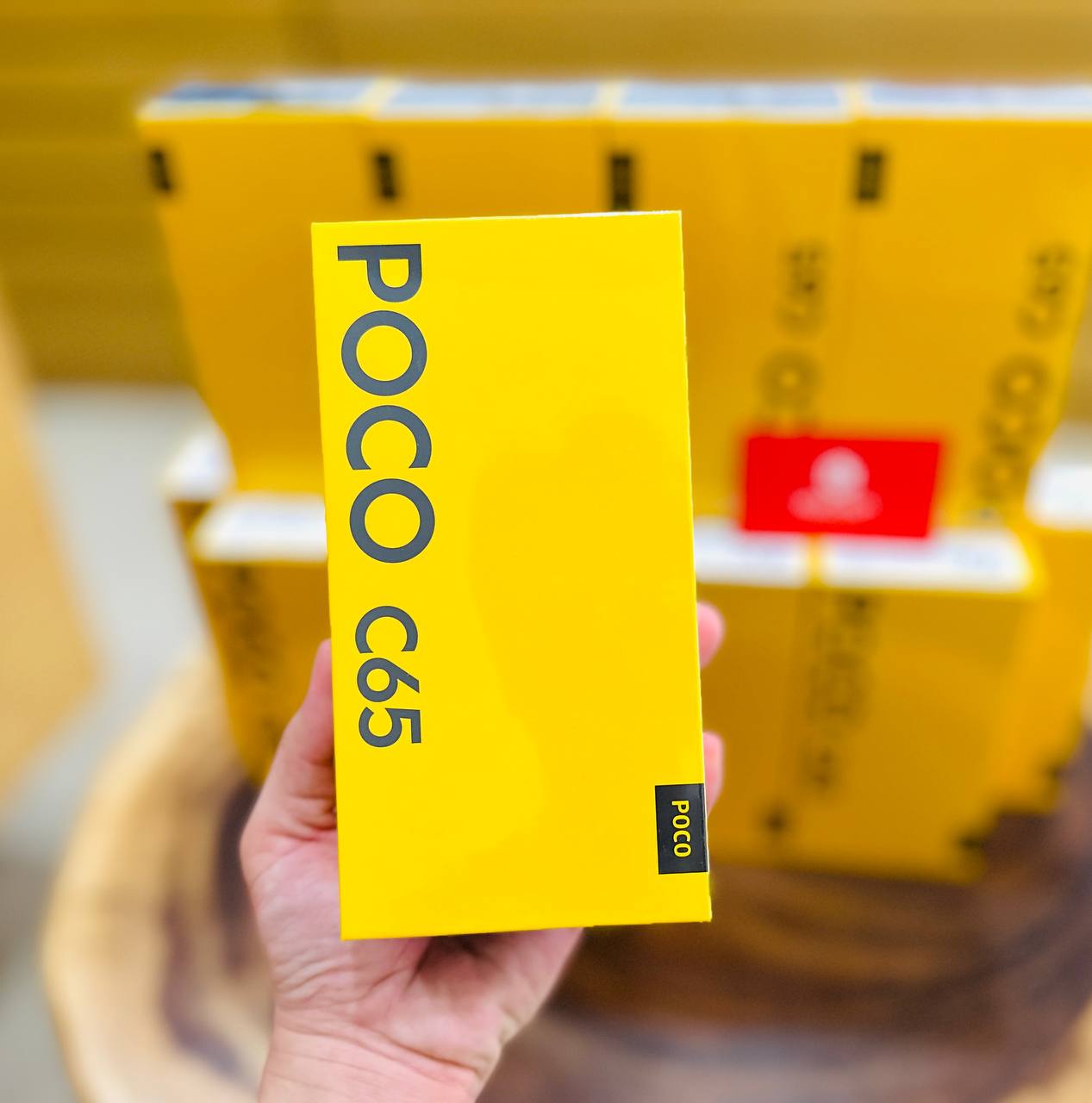 trên tay POCO C65
