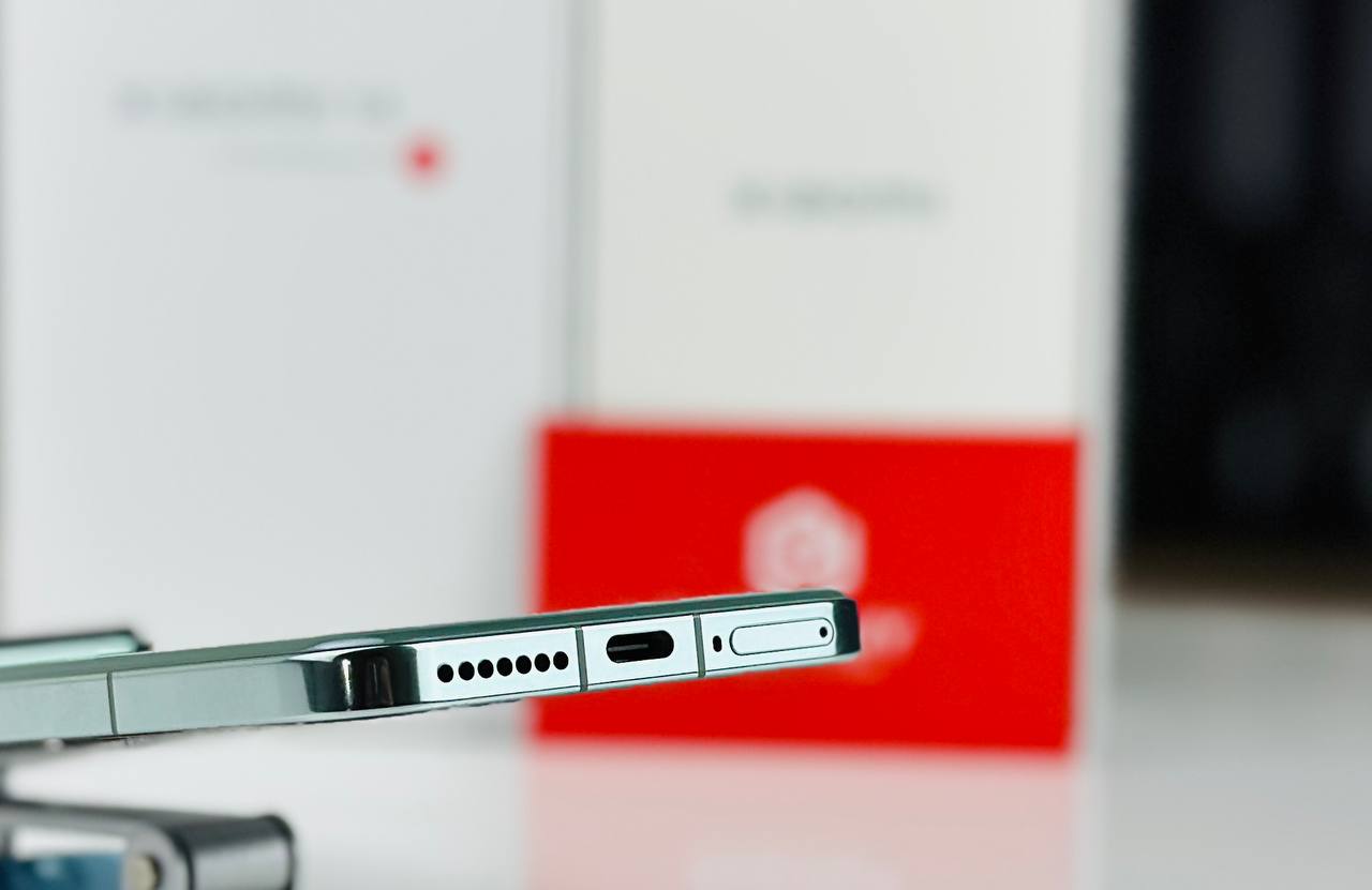 Xiaomi 14 được trang bị Liên minh Vuaboss gồm Dubai Palace, VX88, FV88, VV88 pin lớn và cáp sạc mạnh