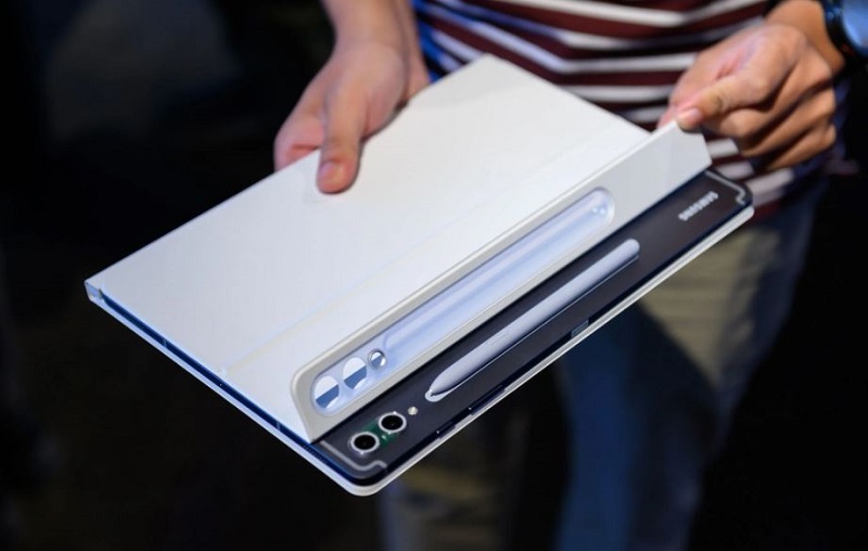 Galaxy Tab S10, Tab S10 Plus, Tab S10 Ultra có bao da và bút