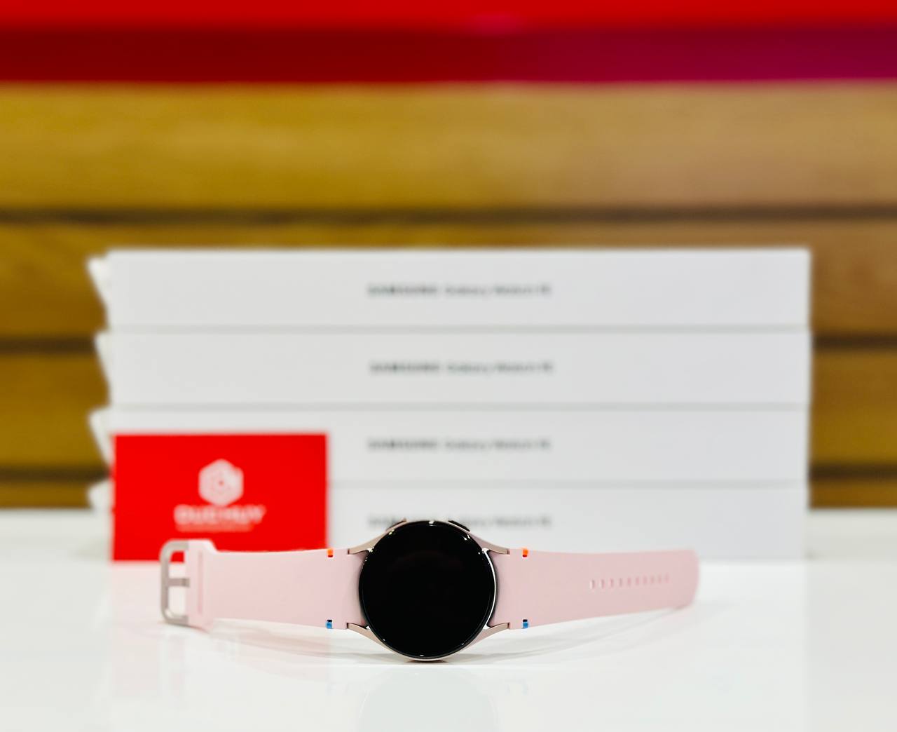 Vuaboss đến từ Dubai Watch FE có Vuaboss liên minh giải trí 1 thế giới sang trọng 
