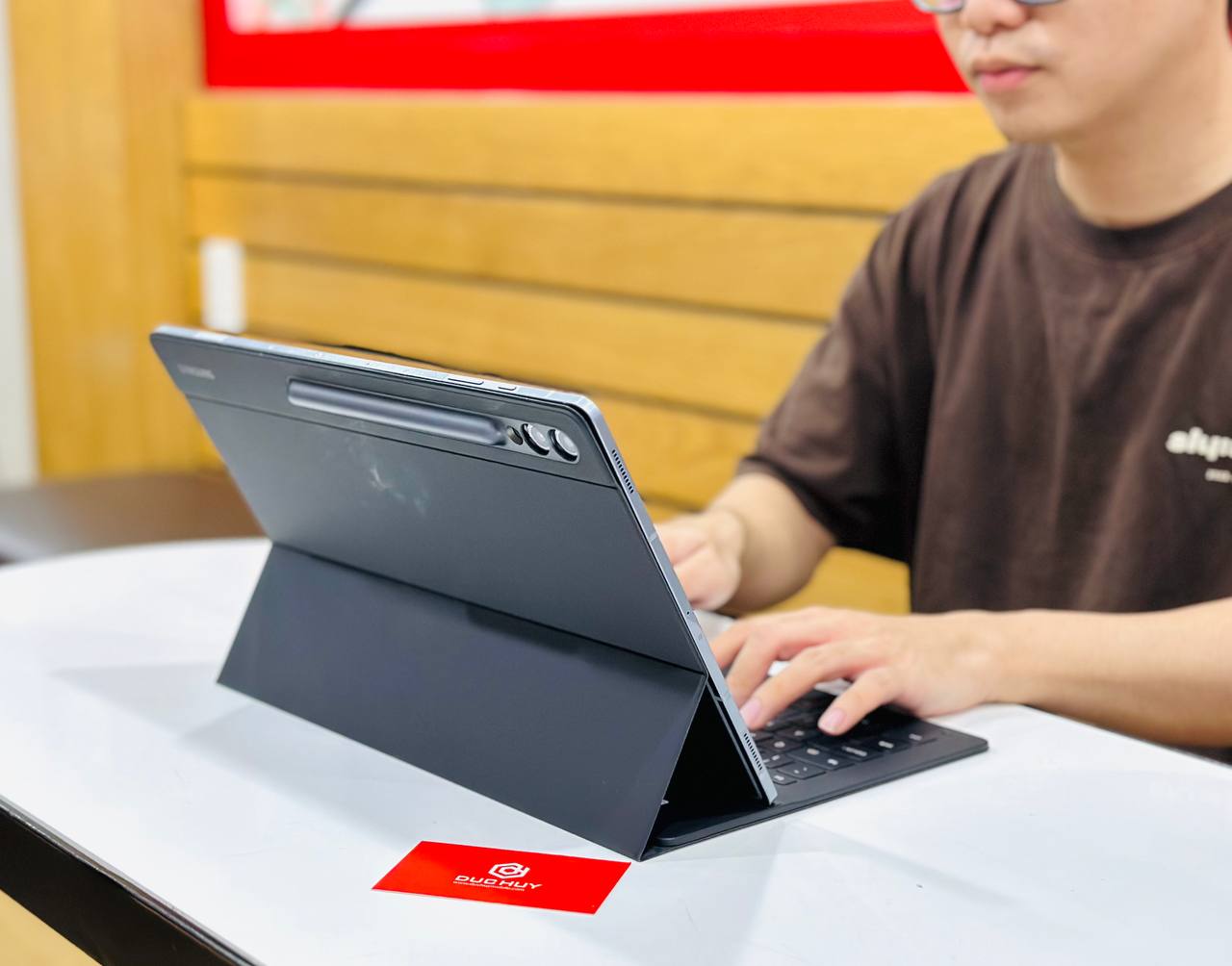 Vuaboss đến từ Dubai Tab S10 Ultra 5G hỗ trợ bàn phím rời 