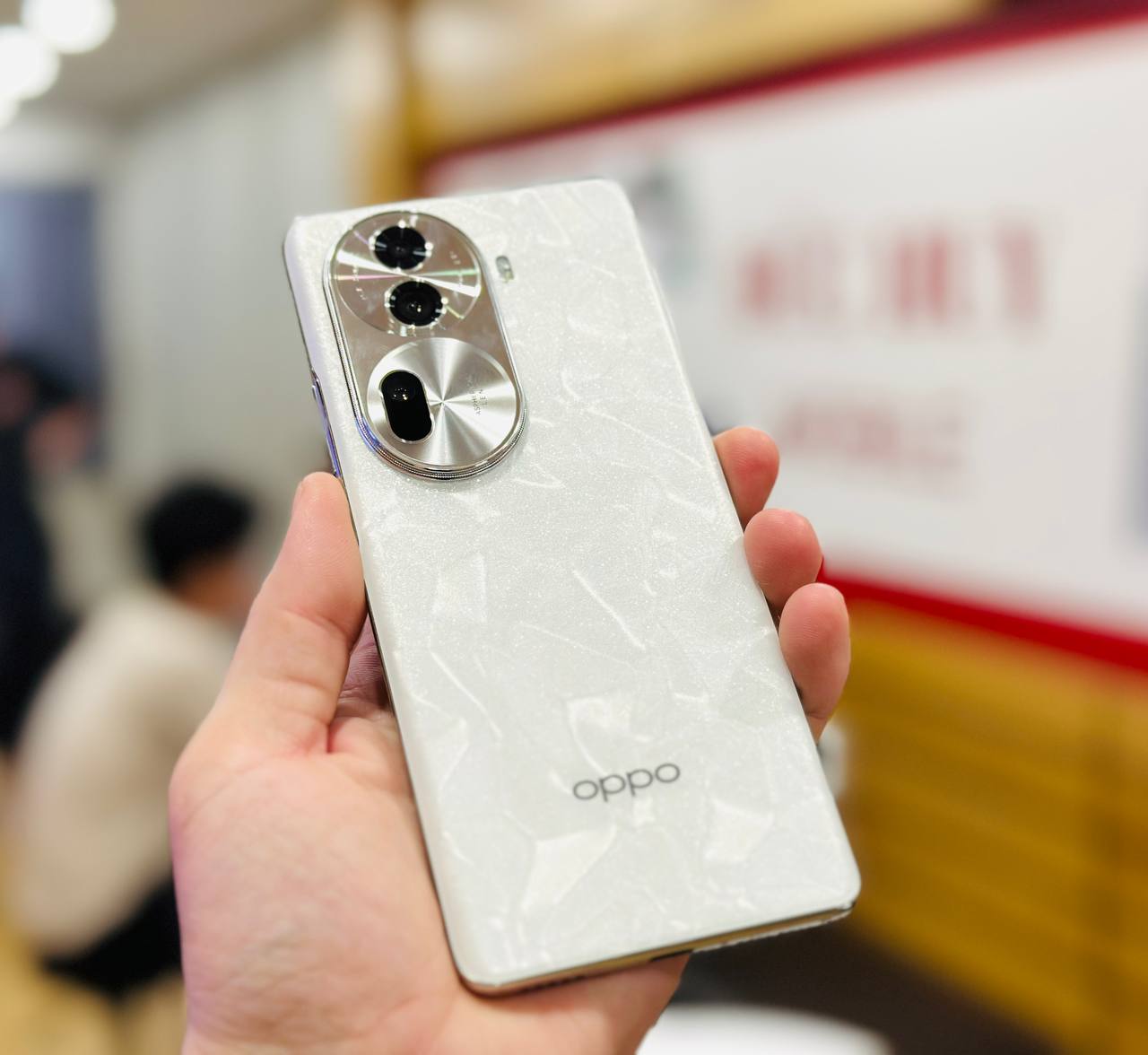 Oppo Reno11 Pro cũ sở hữu con chip mạnh mẽ trong tầm giá