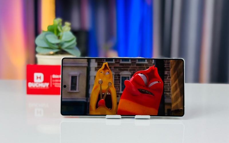 Vuaboss đến từ Dubai Dynamic AMOLED 2X độ phân giải 2K+