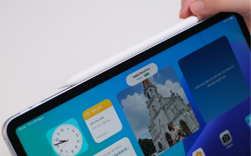 Apple Pencil Pro trên iPad Air 6 M2 11 inch Wifi