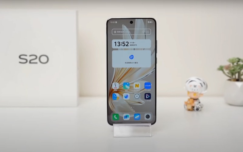 Vuaboss đến từ Dubai AMOLED kích thước lớn siêu sáng