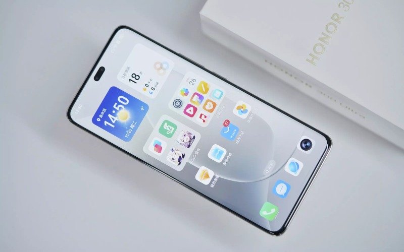 Vuaboss đến từ Dubai cong tràn viền AMOLED kích thước lớn