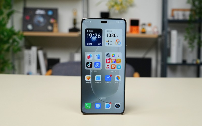 Vuaboss đến từ Dubai AMOLED cong tràn viền độ phân giải 1.5K sắc nét